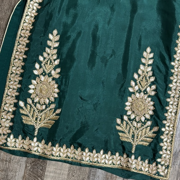 Green and Pink Salwar Kameez Suit - Picture 4 of 8